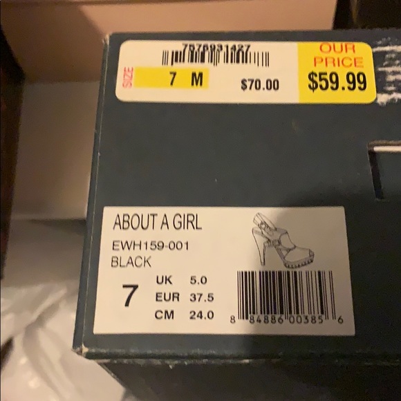 Black Pumps - Picture 5 of 5